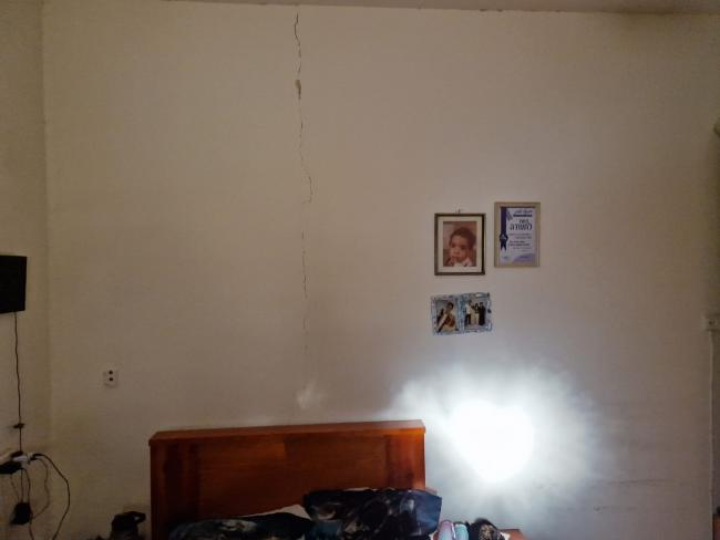 תמונה של הקיר איפה שהמיטה ותהיה שידה