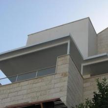 גג קל ומבודד למרספת או החצר
