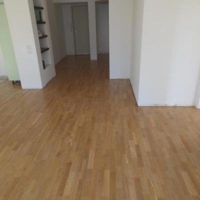 פרקט אלון לאחר ליטוש פרקט ולכה