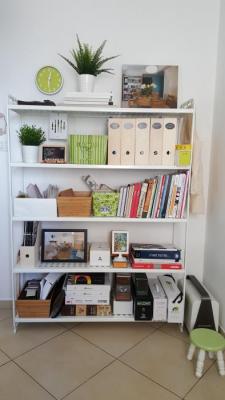 ספריית חומרים, קטלוגים וצבעים בסטודיו