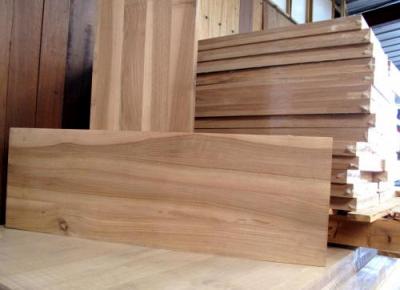 מדרגות עץ אלון