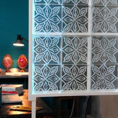 מחיצה של אריחי PXD מזכוכית