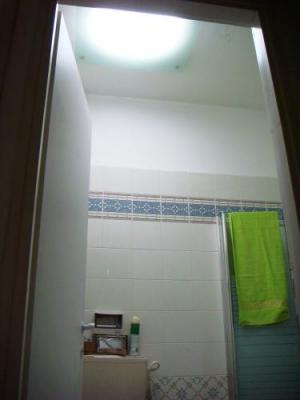 מקלחת ושירותים עם טרמו-לייט: אור ואוורור + ונטה