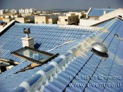 מפוח גג ביניקה חודרת מתוך גג עם מגורים, מודיעין