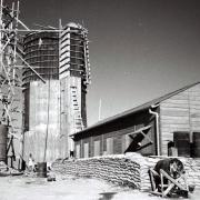 מגדל המים וצריף חדר האוכל (זולטן קלוגר 1947) 