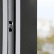 צביעת חלונות אלומיניום בהתזה