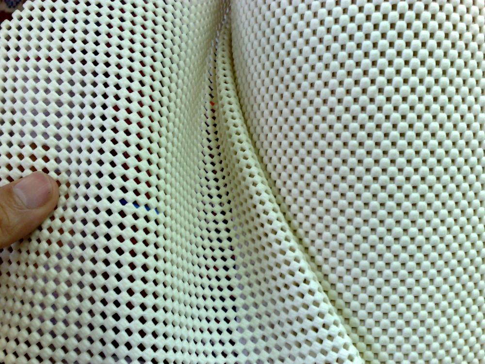 משטח נגד החלקה לשטיחים