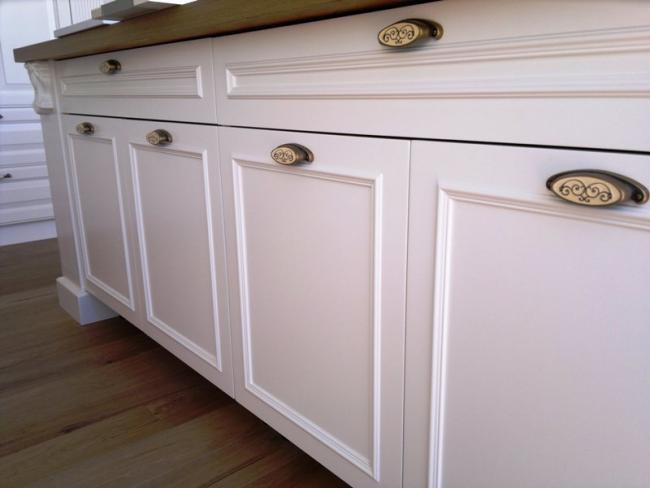 מבט אל החזיתות המעוצבות- מטבח פרובאנס