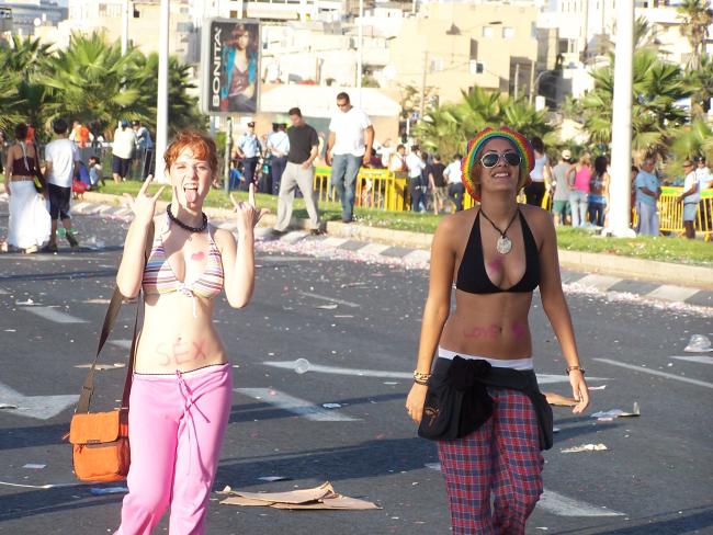 שמעתי שיש שם כוסיות