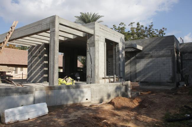 בניית שלד בגבעת חן