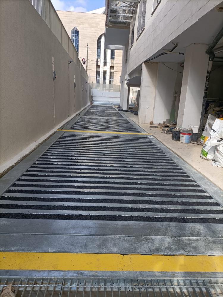 מתקני חניה טמונים