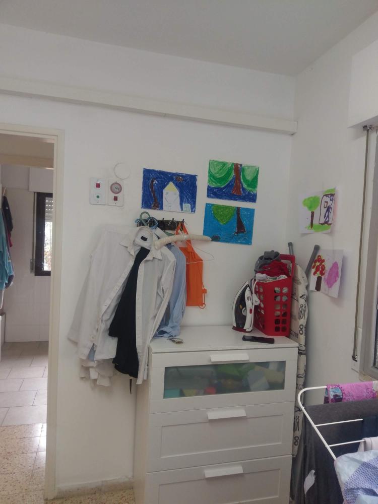 פינה בחדר הכביסה לפני