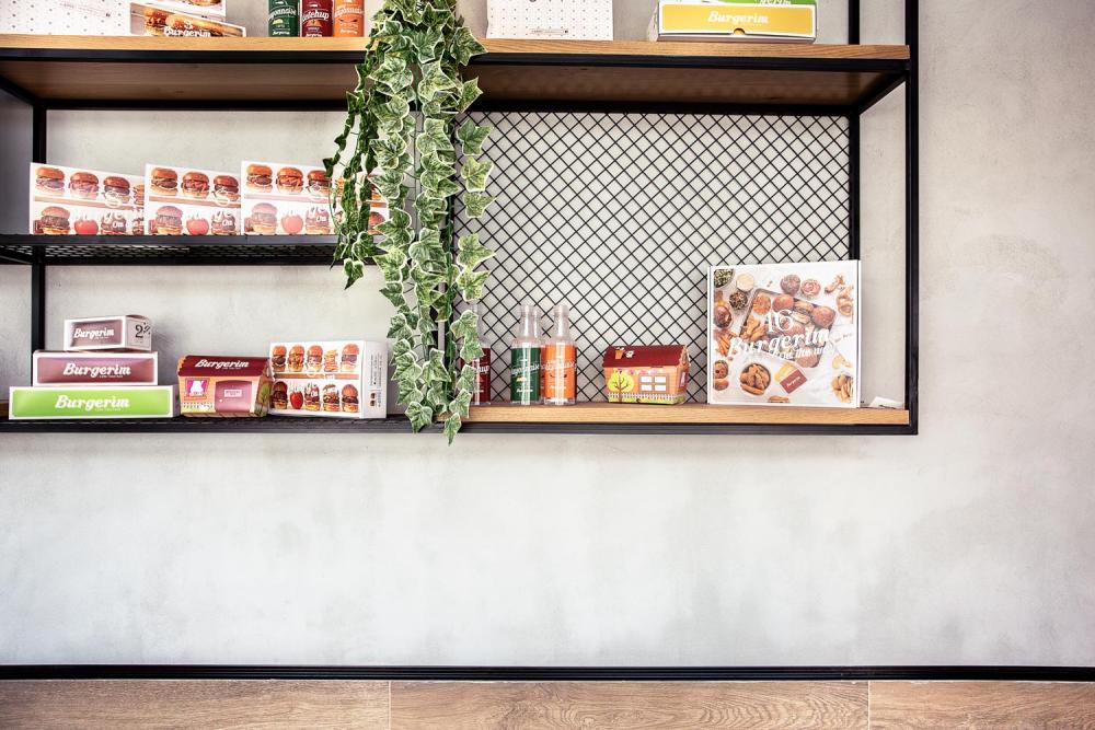 בורגרים נתניה מדפי אחסון ותצוגה