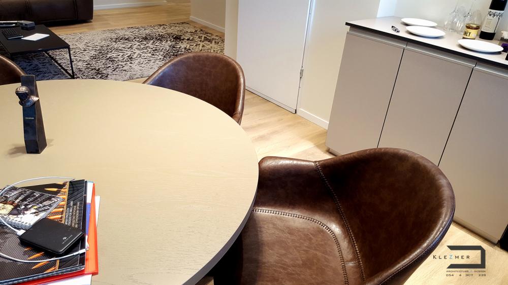 שולחן ישיבות עגול