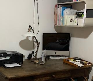 פינת עבודה בחדר שינה