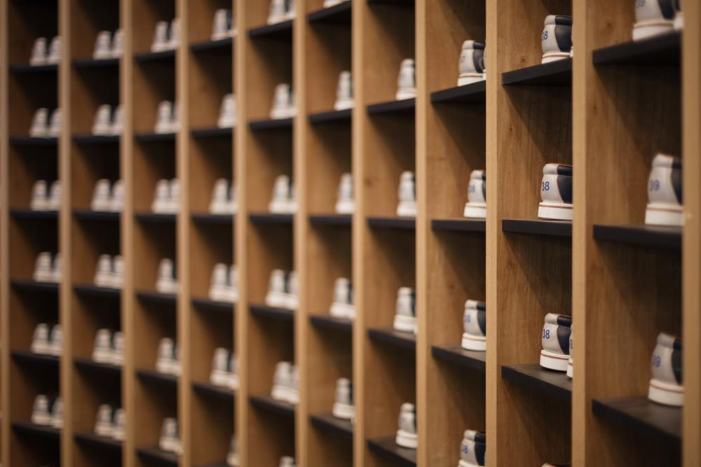 קיר נעלי באולינג