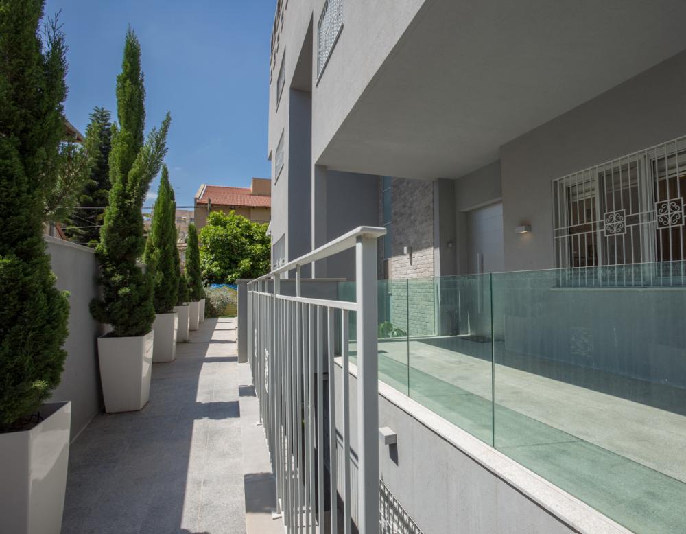 כניסה לבית פרטי