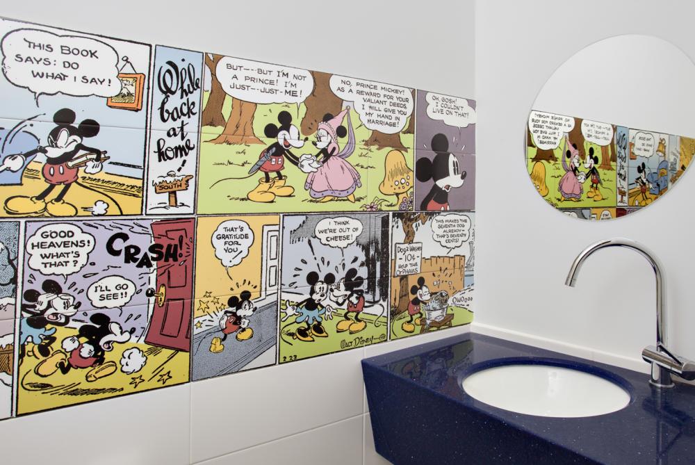 שירותים בחדר משחקים