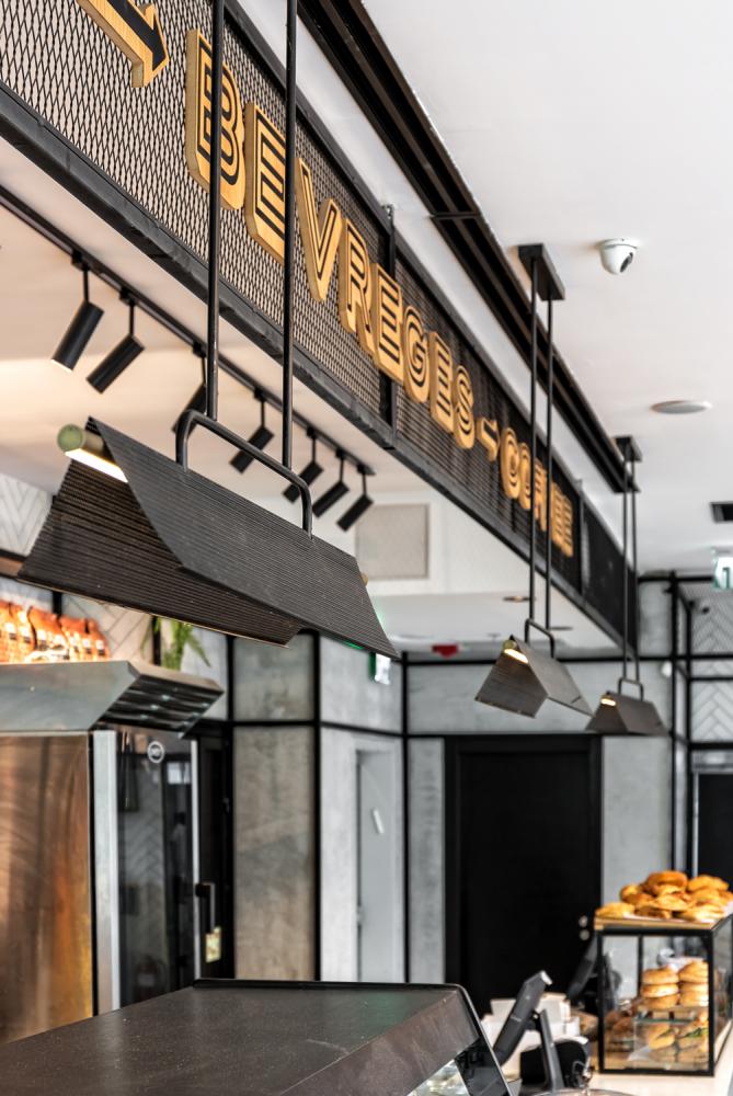 גוף תאורה רשת ברזל פס לד אותיות עץ