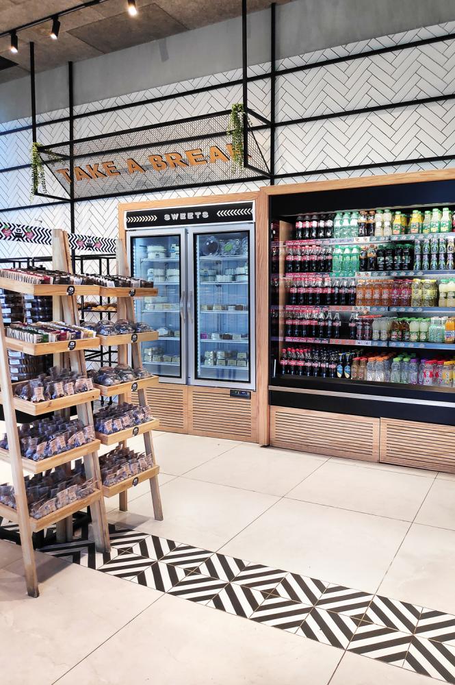 חלביה פתוחה משקאות מדפים