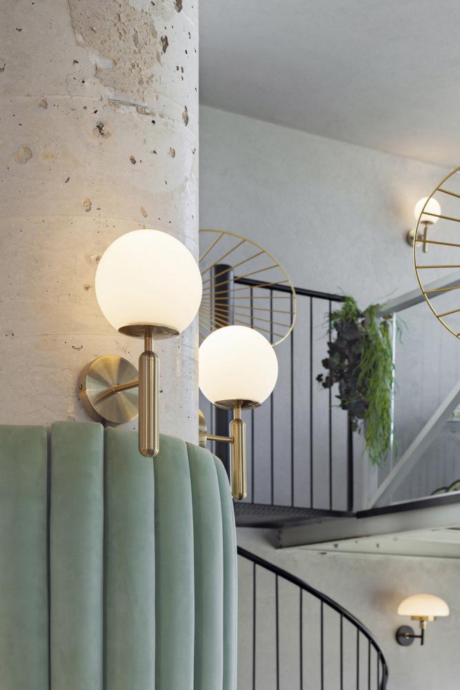 גוף תאורה כדור מואר עגול בסיס זהב יוצא מעמוד בטון