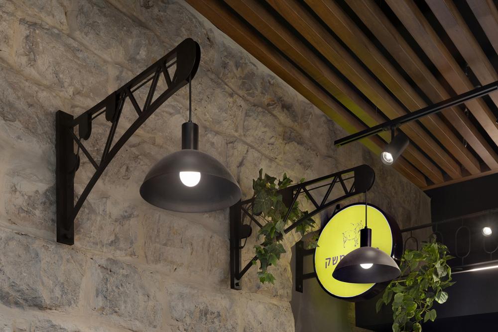 גופי תאורה מראה תעשייתי שיוצרו במיוחד לעסק עשויים אהיל פח וק
