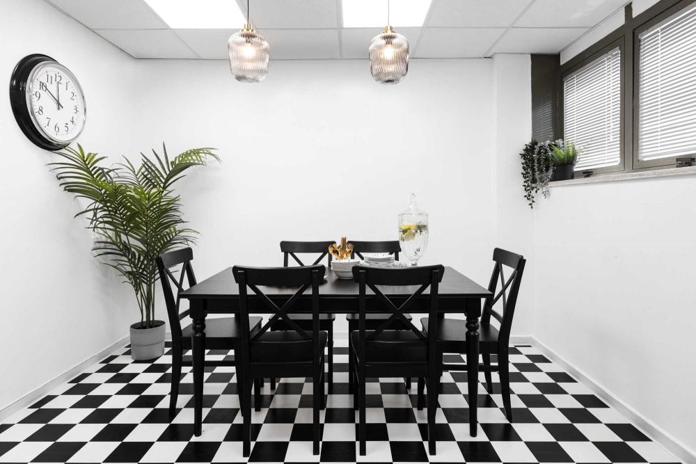 מבט אל פינת האוכל