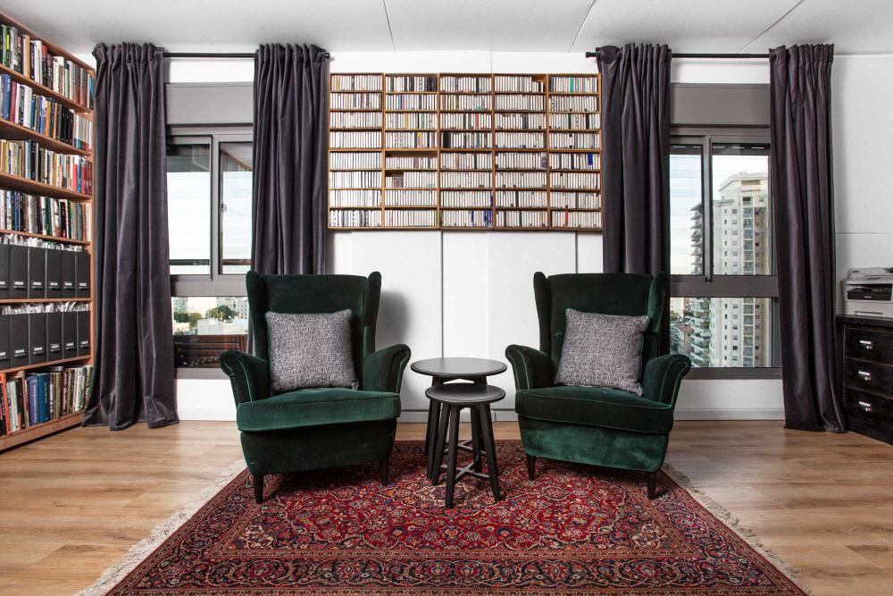 מבט אל חדר העבודה