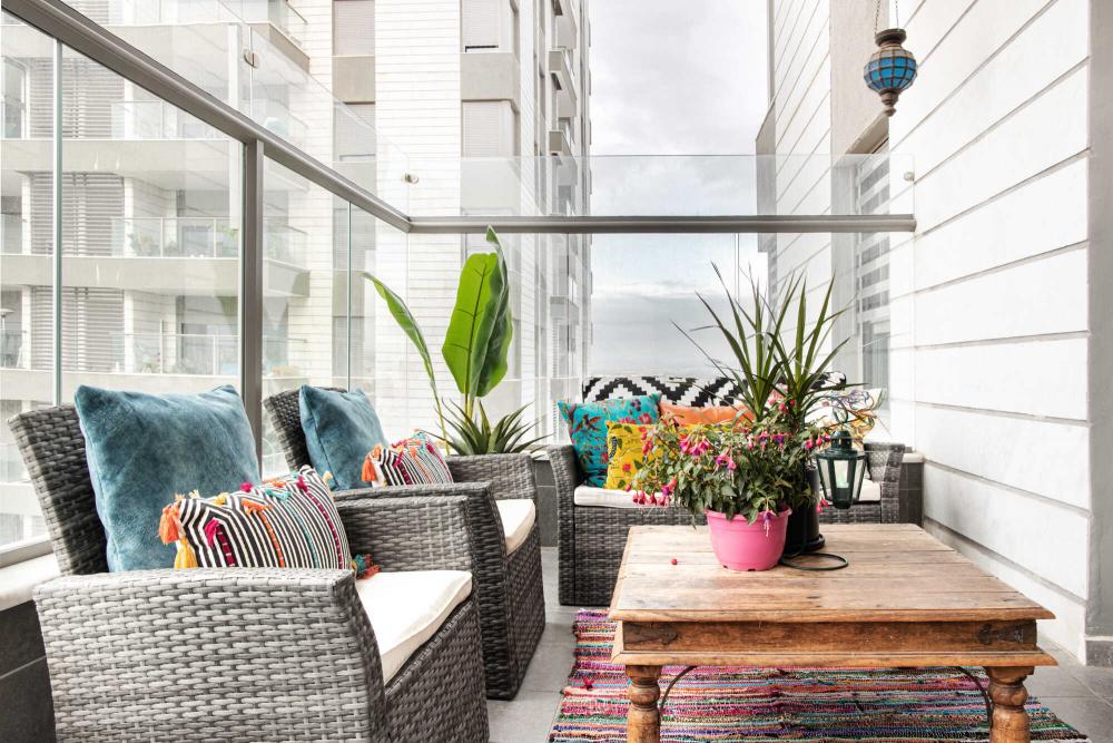 מבט אל המרפסת