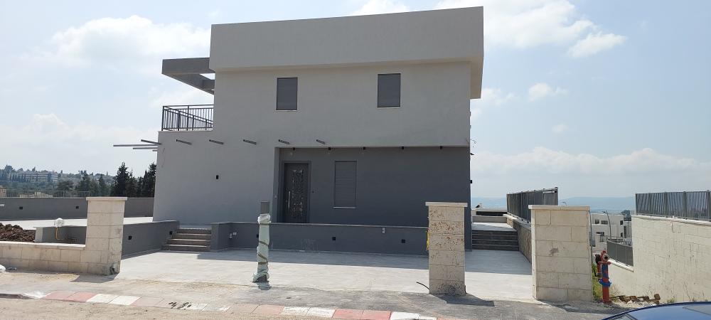 בית פרטי תלת קומתי חזית קדמית