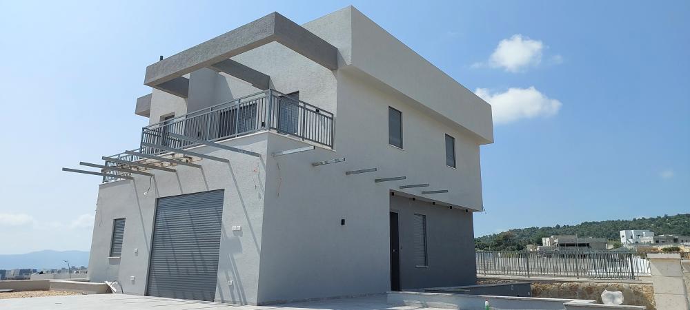 בית פרטי תלת קומתי חזית צידית