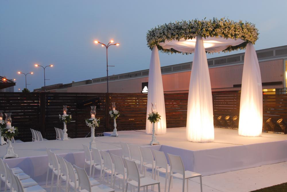 האנגר 11 - חופה בחוץ