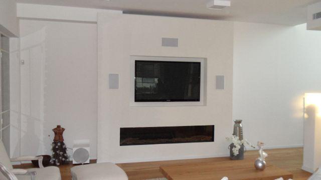 מבט אל הפרט המרכיב את הקמין והפלסמה.