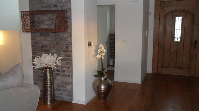 הכניסה אל הבית.