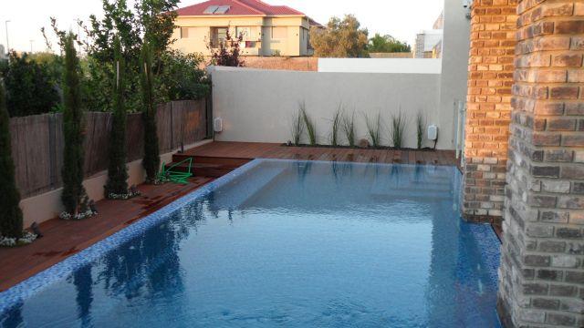 עוד זוית של הבריכה.