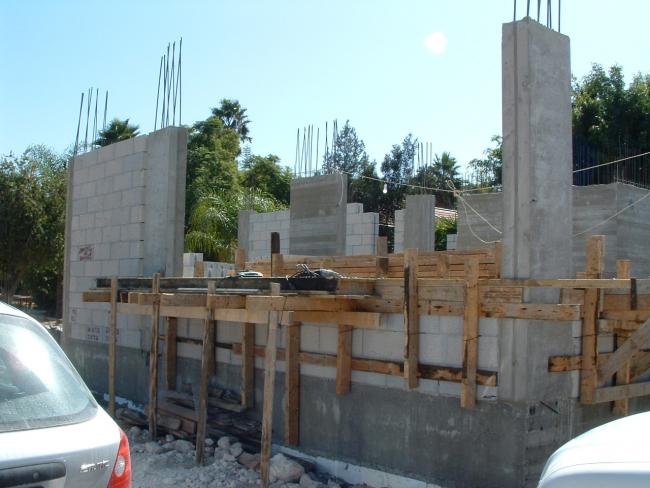 פיקוח באתר בניה - הנחת בלוקים