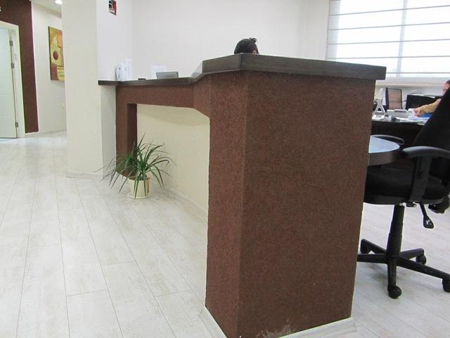 דלפק קבלה, תקריב