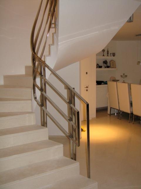 מעקה נירוסטה ספירלי מבריק