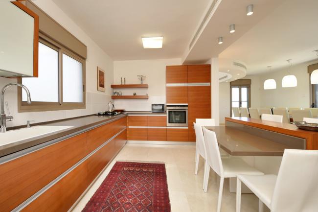 מבט אל חלל המטבח