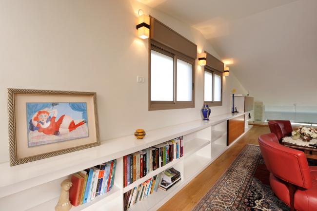 מבט אל הספרייה בגלריה