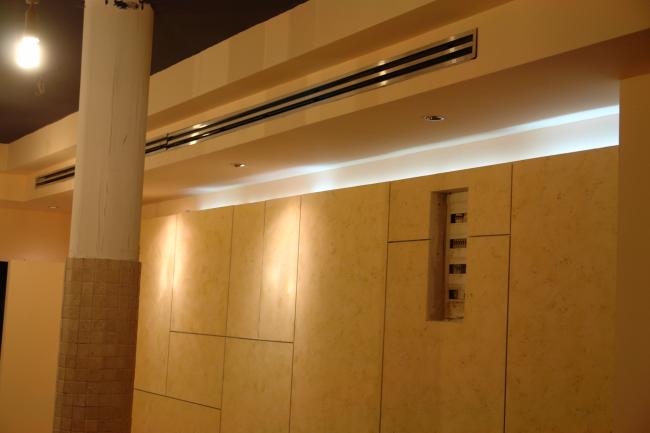 פרט תאורת לדים נסתרת לקיר גבס דקורטיבי