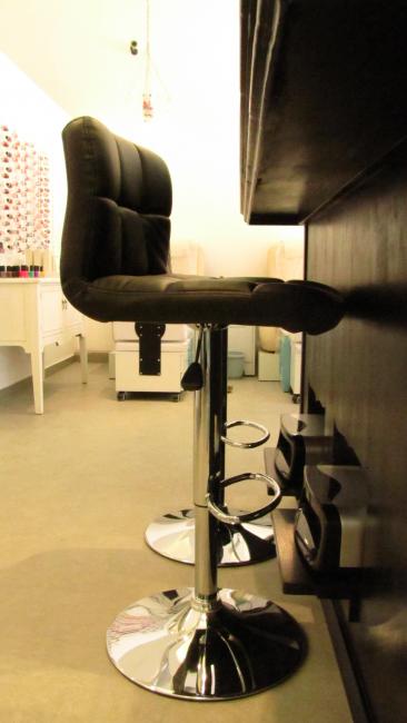 עיצוב ותכנון מדף נסתר לייבוש לקים בתוך בר