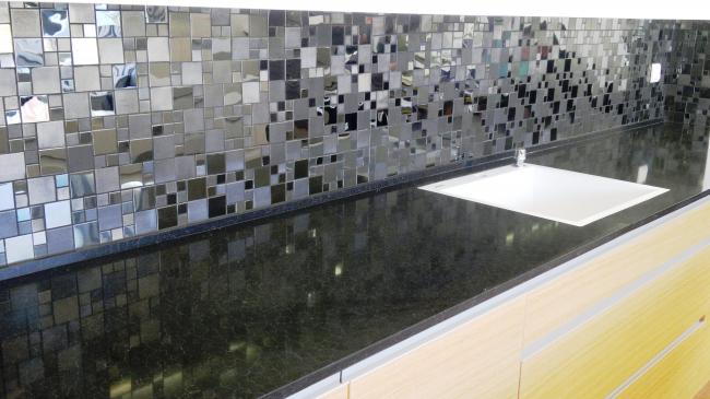 פורניר אלון בשילוב פסיפס זכוכית מדהים-אזיקרי