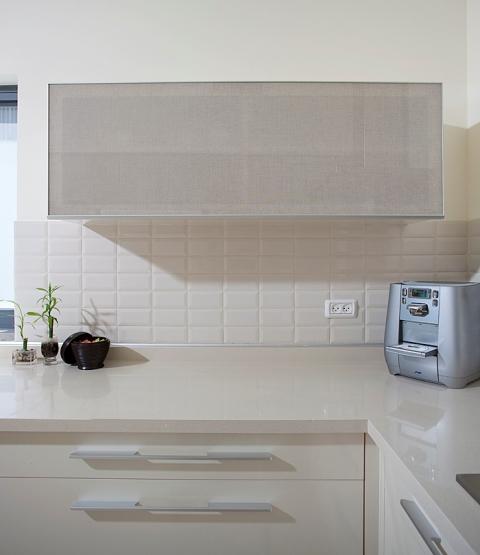 הקלפה צופתה בפשתן חום המשתלב עם הפסיפס של הכירי