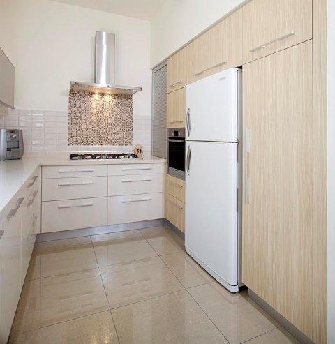 מבט אל החזיתות הגבוהות,אלון מולבן-פורמאיקה 