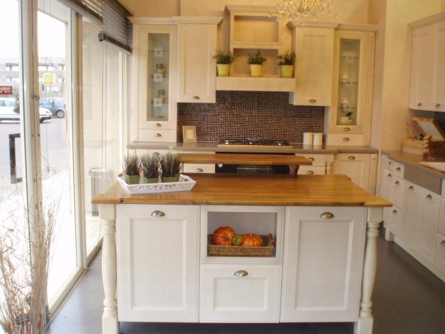 מבט אל האי- מטבח כפרי