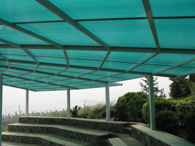 פרגולה בקירוי פוליגל 