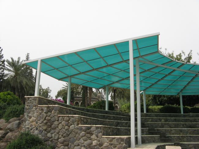 פרגולה מעל טריבונה - היטל צד