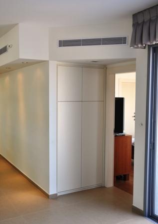 חדר השינה של ההורים התמקם מחוץ לחלל הפרטי