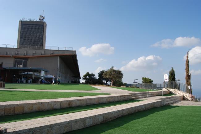 דשא קבוע אוניברסיטת חיפה